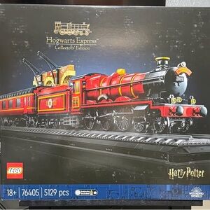 LEGO Hogwarts Express Train Set - Red, Black, Gold